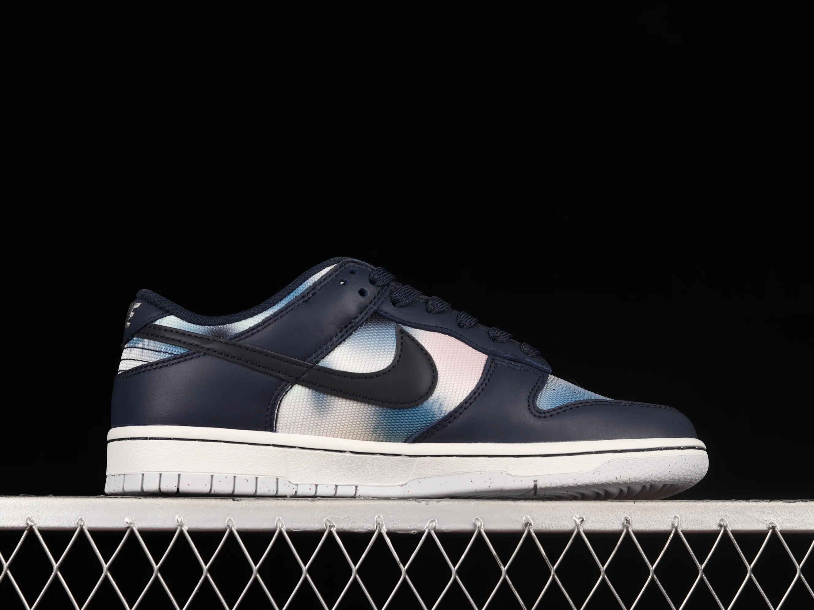 All Categories Nk SB Dunk Series Nk SB Dunk Low Low-top sneakers F version Nk Dunk Low "Graffiti" Street tie-dye graffiti SB low-top sports and leisure sneakers DM0108-400